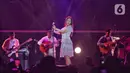 Nadin Amizah tampil memeriahkan hari kedua gelaran KapanLagi Buka Bareng BRI Festival 2025. (Liputan6.com/Angga Yuniar)