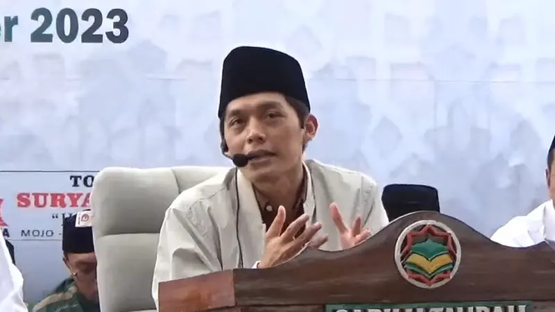 Gus Iqdam sedang berdialog dengan santri asal Malaysia (SS: YT Preman Dua Alam)
