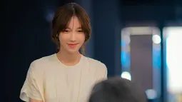 Dalam drama tersebut, Sara Kim menjadi korban skema kejam suaminya No Yul Sung (Oh Min Seok), yang memandang pernikahan hanya sebagai sarana untuk memenuhi keinginannya. (Foto: JTBC)