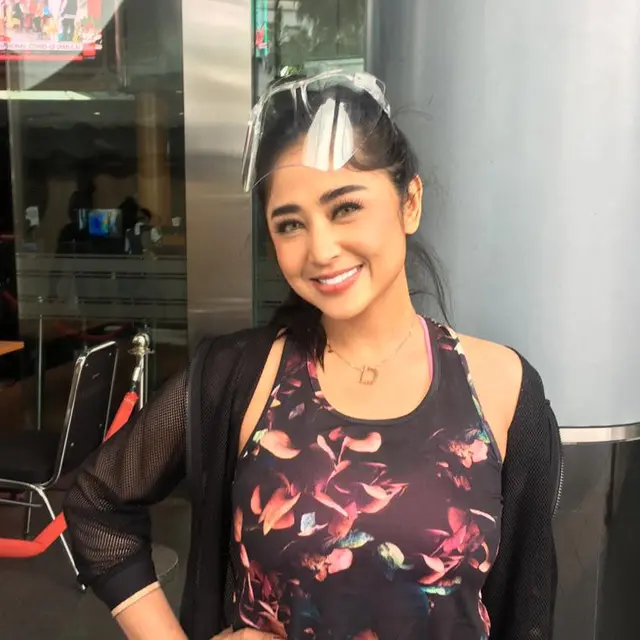 Dewi Perssik (ist/ Munady Widjaja)