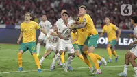 Pemain timnas Indonesia saat berlaga melawan Australia pada pertandingan kedua Grup C putaran ketiga Kualifikasi Piala Dunia 2026 Zona Asia di Stadion Utama Gelora Bung Karno, Jakarta, Selasa (10/9/2024). (Liputan6.com/Angga Yuniar)