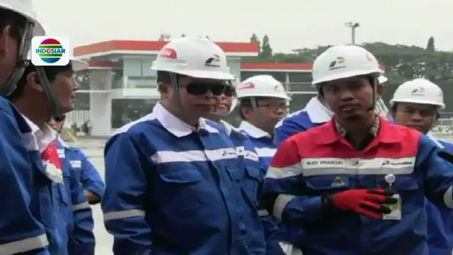 Didampingi Dirut Pertamina, Kepala SKK Migas dan Dirjen Migas, Menteri Esdm Ignatius Jonan meninjau langsung persedian stok BBM di Depo BBM Pertamina Plumpang di Jakarta Utara, Rabu siang. 