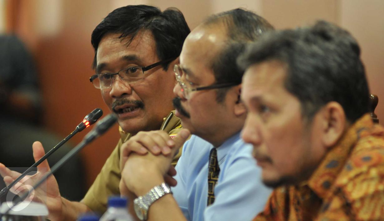 Wakil Gubernur DKI, Djarot Saiful Hidayat memberikan penjelasan dalam pertemuan dengan Ombudsman RI, di Jakarta, Selasa (26/7). Pertemuan terkait temuan Ombudsman terhadap penyimpangan di sejumlah sektor pelayanan di Ibu Kota (Liputan6.com/Gempur M Surya)