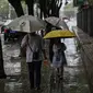 Departemen pengendalian banjir kota mengatakan bahwa mereka telah mengerahkan 203.230 personil penyelamat dan 3.031 orang telah dievakuasi, demikian dilaporkan media lokal. (Pedro PARDO / AFP)