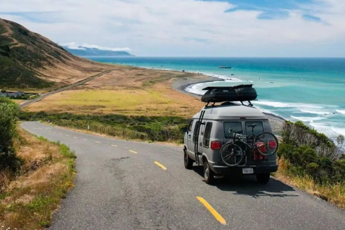 Ubah Mobil Van Tua, 'Traveler' Ini Bisa Jelajah Amerika Utara