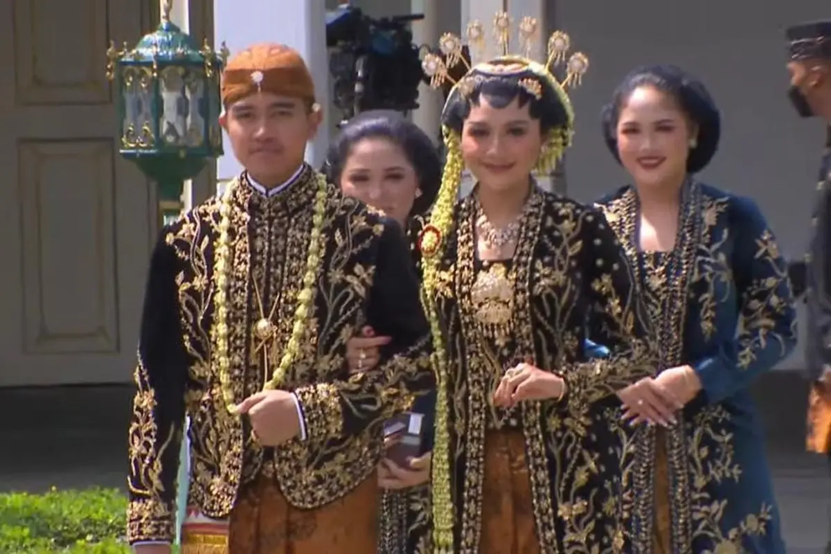 Gaya Kaesang Pangarep-Erina Gudono dalam Balutan Busana Solo Putri di Acara Tasyakuran