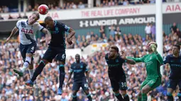 Proses terjadinya gol melalui sundulan yang dicetak oleh pemain Tottenham, Toby Alderweireld ke gawang Manchester City pada laga Liga Inggris di Stadion White Hart Lane, London, Sabtu (26/9/2015). (Action Images via Reuters/Tony O'Brien)