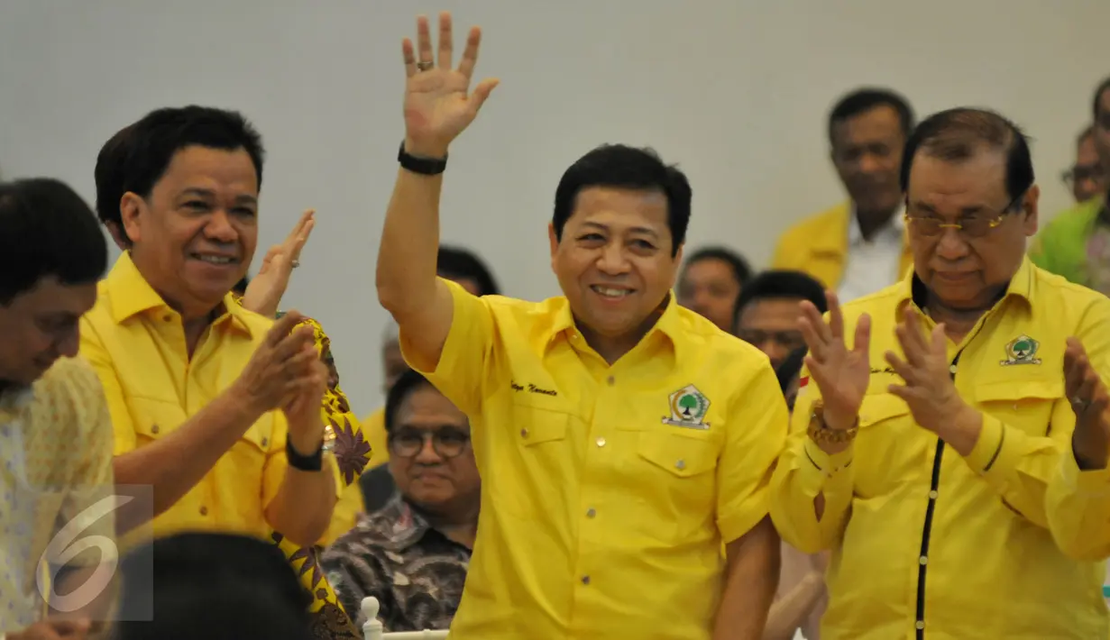 Bakal calon ketua umum Partai Golkar, Setya Novanto saat menghadiri kegiatan sosialisasi Panitia Pengarah Musyawarah Nasional Luar Biasa Partai Golkar di Kantor DPP Partai Golkar, Jakarta, Senin (2/5/2016). (Liputan6.com/Johan Tallo)