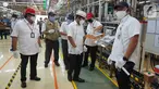 Dirjen KPAII Kemenperin Eko SA Cahyanto (tiga kanan), didampingi Wakil Presdir  PT Toyota Motor Manufacturing Indonesia (TMMIN) Nandi Julyanto, Direktur    Corporate Affairs Bob Azam, dan Direktur Manufacturing I Nyoman Winaya di Pabrik Karawang 3 TMMIN, Jumat (30/7/2021). (Liputan6.com/HO/Job)
