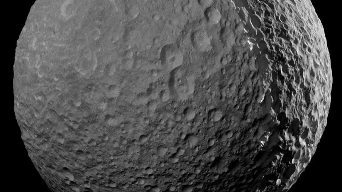 Ilmuwan Temukan Kemungkinan Mimas Si Death Star Miliki Air