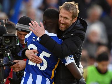 Graham Potter telah meninggalkan Brighton and Hove Albion untuk membesut Chelsea sejak 8 September 2022 lalu. Kejeniusannya dalam meracik permainan Brighton di Liga Inggris pada awal musim 2022/2023 ini jadi alasan ia layak menggantikan posisi Thomas Tuchel. Salah satu kejeniusannya tentu saja dengan komposisi pemain saat ia menukangi Brighton. Tercatat ia memiliki 5 pemain asal Amerika Latin yang kini menjadi warisan usai kepergiannya. Berikut kelima pemain tersebut. (AFP/Glyn Kirk)