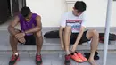 Pemain muda Bali United, Yabes Roni Malaifani dan Sutanto Tan berlatih selama kurang lebih 45 menit lebih lama dibanding rekan-rekan setim atas inisiatif mereka di Lapangan Trisakti, Bali, Selasa (1/9/2015). (Bola.com/Vitalis Yogi Trisna)