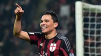 3. Carlos Bacca, diberitakan L’Equipe, bomber AC Milan ini menjadi rebutan dari West Ham dan juga PSG. Namun The Hammers memiliki potensi lebih besar mengingat kuota pemain non-EU PSG sudah melebihi batas. (AFP/Giuseppe Cacace) 