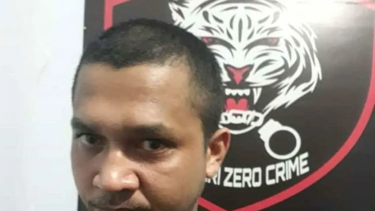 Achfi Suhasim alias Afid (29) pelaku pembunuhan presenter TVRI Kendari.(Liputan6.com/Ahmad Akbar Fua)