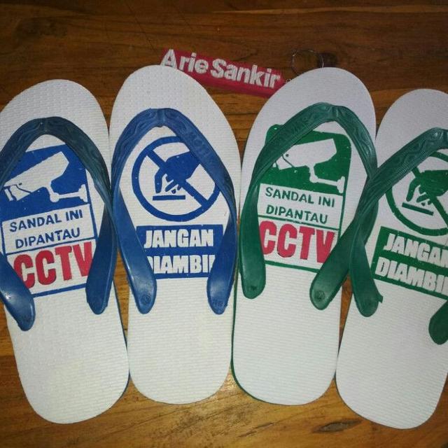 7 Cara Unik agar Sandal  Jepit  Tak Hilang Saat Tarawih 