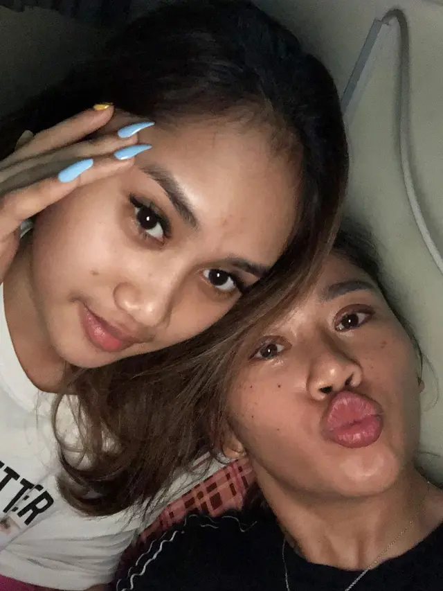 6 Potret Kompak YouTuber Farida Nurhan dan Putrinya, Bak Kakak Beradik