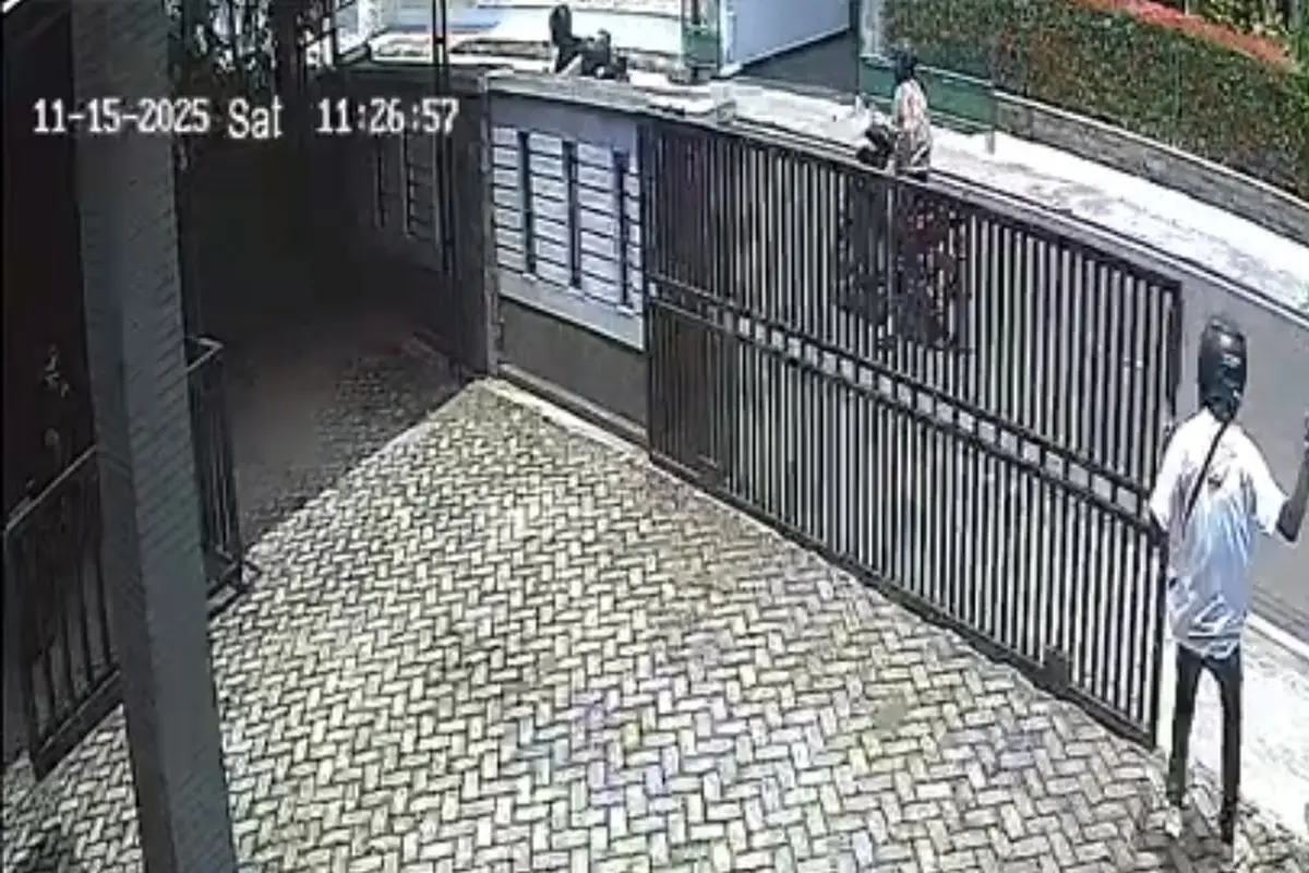 Motor kurir paket dicuri maling