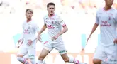 Pemain naturalisasi Timnas Indonesia, Justin Hubner sudah tiga bulan lamanya berada di Cerezo Osaka. Ia dipinjam Cerezo Osaka dari klub Premier League, Wolverhampton Wanderers mulai 12 Maret lalu dengan kontrak peminjaman hingga 31 Desember 2024 saat J1 League musim 2024 berakhir. Bagaimana sepak terjang pemain yang akan genap berusia 21 tahun pada 14 September 2024, selama tiga bulan merumput bersama Cerezo Osaka? Berikut ini rapornya. (J.LEAGUE)