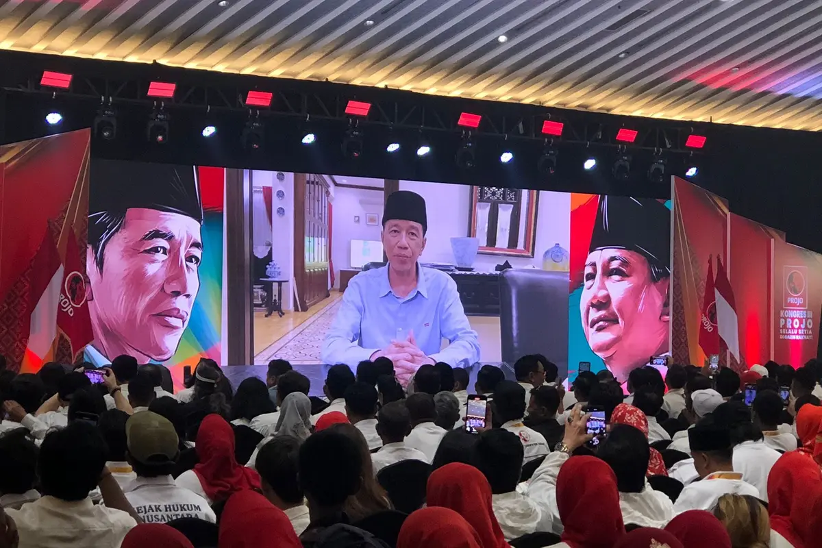 Presiden ke-7 RI Joko Widodo (Jokowi) mengirimkan pesan melalui video yang ditayangkan pada  Kongres ke-III Relawan Projo. (Liputan6/Delvira Hutabarat)