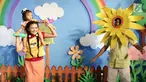 Pasangan selebriti Ruben Onsu dan Sarwendah Tan bersama anaknya Thalia Putri Onsu saat membuat video klip untuk lagu anak di kawasan Gatot Subroto, Jakarta, Senin (17/07). (Liputan6.com/Herman Zakharia)