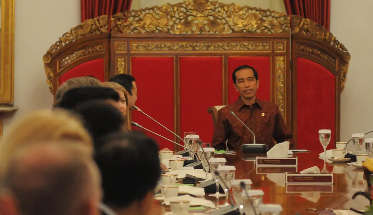 Presiden Jokowi menerima kedatangan puluhan investor dari berbagai negara di Istana Negara, Jakarta, Selasa (4/11/2014). (Liputan6.com/Herman Zakharia)