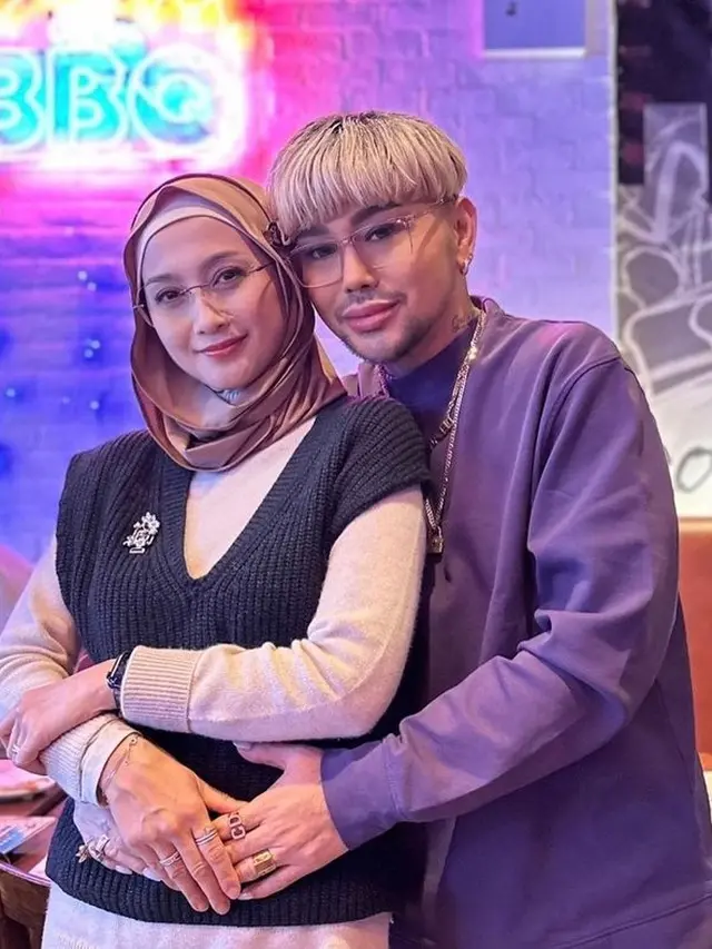 6 Momen Kebersamaan Desy Ratnasari dan Caren Delano, Jadi Sorotan Netizen