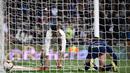 Proses terjadinya gol yang dicetak gelandang Real Madrid, Daniel Ceballos, ke gawang Huesca pada laga La Liga Spanyol di Stadion Santiago Bernabeu, Madrid, Minggu (31/3). Madrid menang 3-2 atas Huesca. (AFP/Javier Soriano)