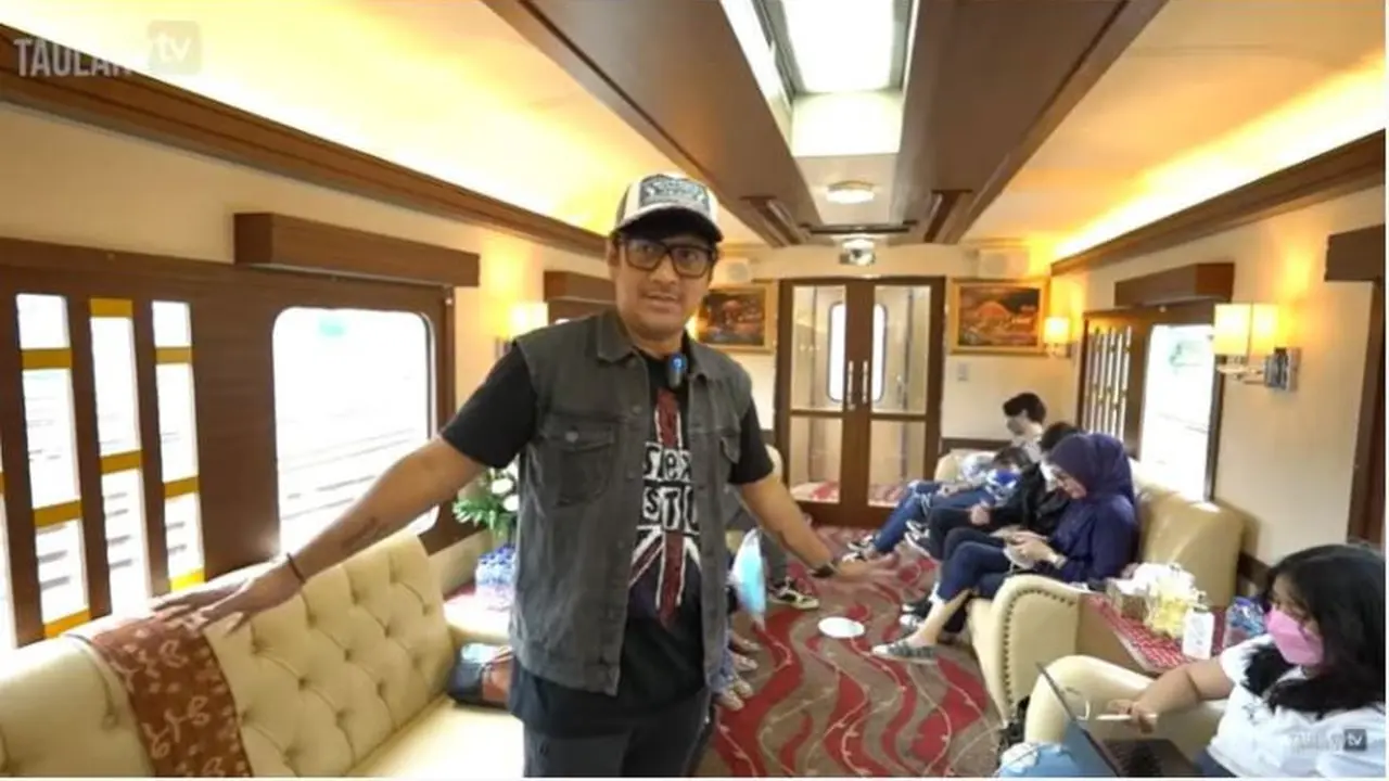Rombongan Andre Taulany Naik Kereta Wisata Mewah
