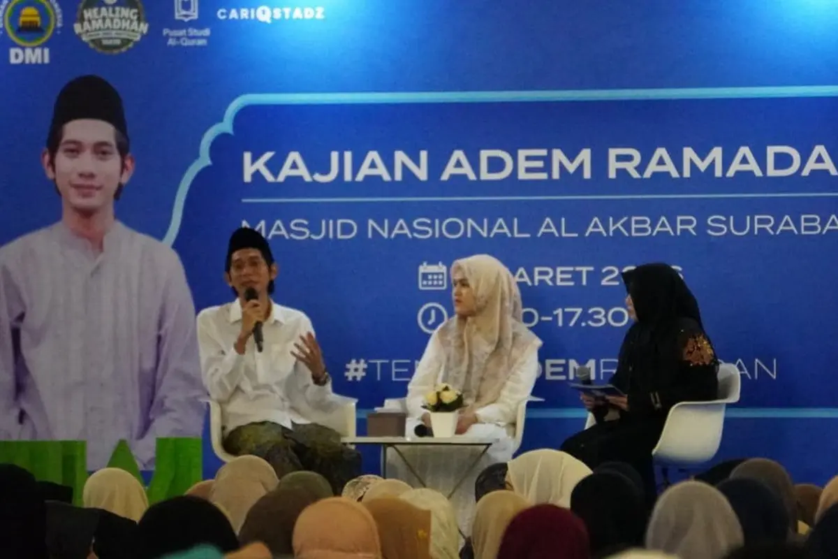 Kegiatan Kajian Adem Ramadan di kawasan Masjid Al Akbar Surabaya, Jawa Timur (Jatim).