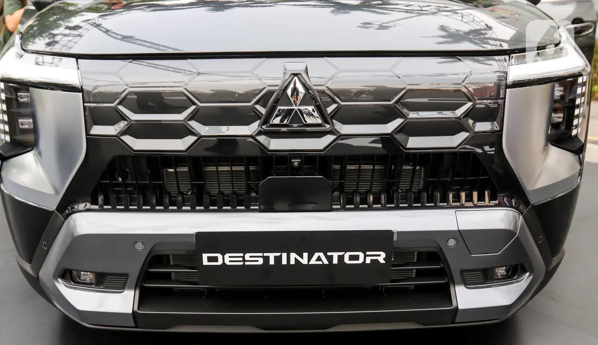 Bagian depan menampilkan grille akrilik berlapis khas Dynamic Shield, dipadukan dengan aksen horizontal dan vertikal yang mempertegas karakter tangguh. (Liputan6.com/Herman Zakharia)