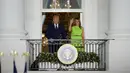Presiden Amerika Serikat Donald Trump dan Ibu Negara Melania Trump saat menghadiri hari keempat Konvensi Nasional Partai Republik di Gedung Putih, Washington DC, Amerika Serikat, Kamis (27/8/2020). (AP Photo/Evan Vucci)
