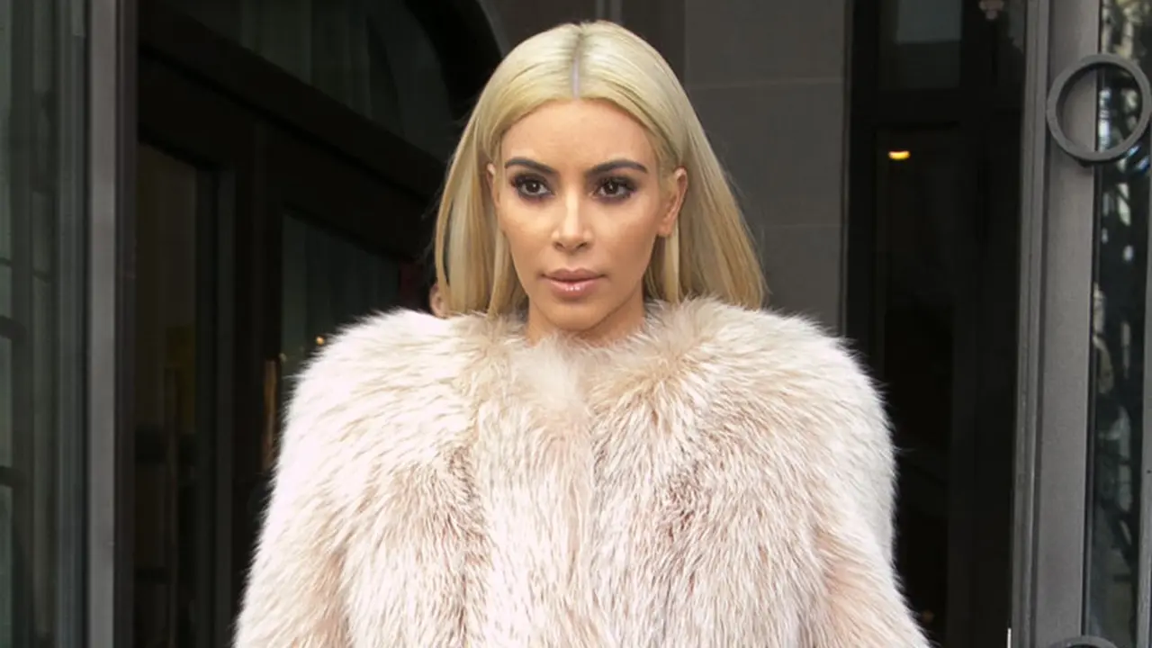 5 Baju Paling Vulgar Kim Kardashian Semenjak Berambut Pirang - ShowBiz