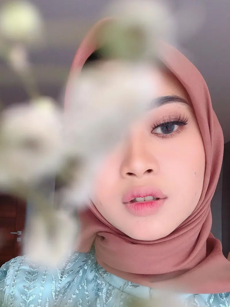 6 Potret Nura, Dokter Cantik yang Resmi Menjadi Istri Danang DA  (https://www.instagram.com/p/CTwkjbpP7nv/)