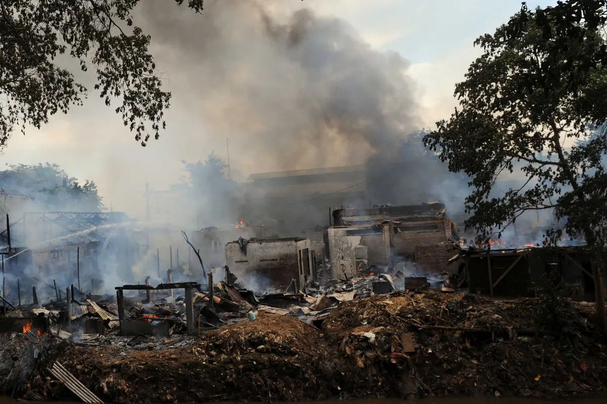 20151224-Si Jago Merah Mengamuk di Permukiman Padat Bukit Duri -Jakarta