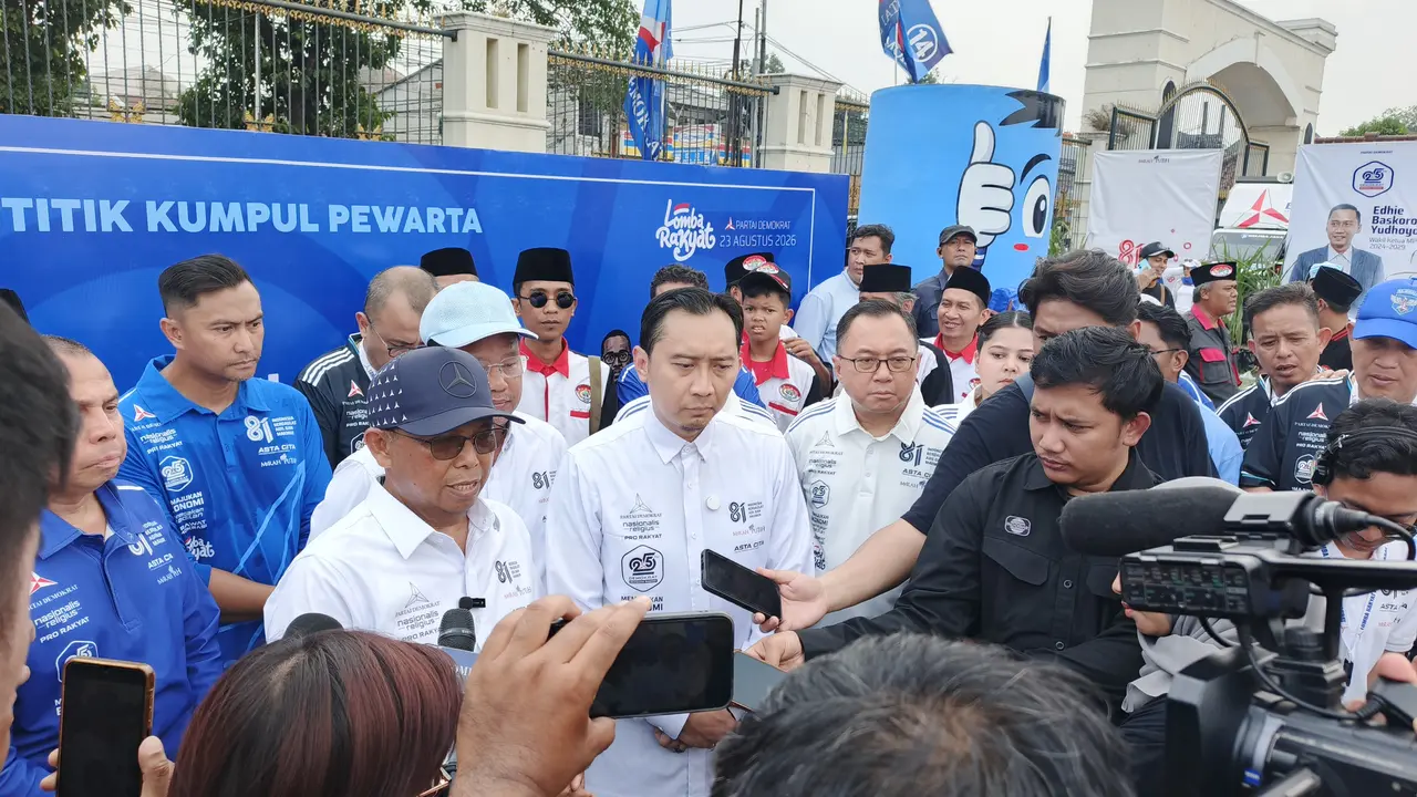 Partai Demokrat menggelar penggalangan dana untuk membantu korban bencana di Nusa Tenggara Timur (NTT), Kalimantan, hingga Sumatera. (Liputan6.com/Dimas)