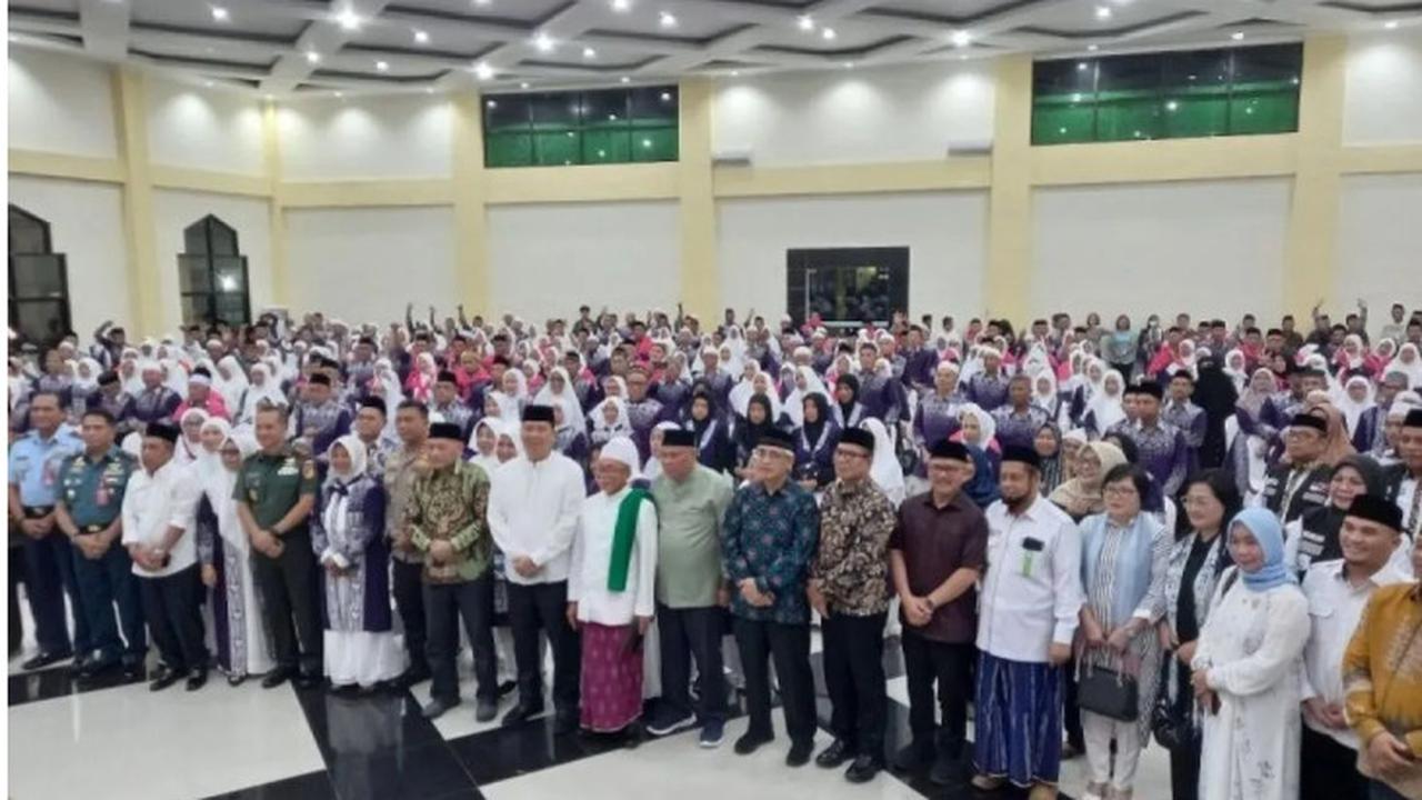 Pelepasan 712 jamaah calon haji (JCH) asal Sulut bertempat di Asrama Haji Tuminting, Kota Manado pada Senin (13/5/2024).
