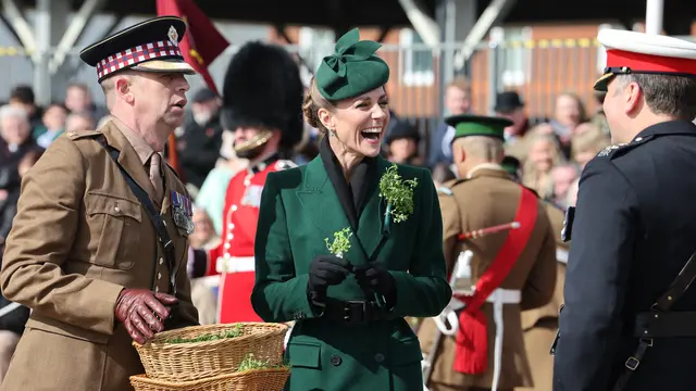 Kate Middleton Pimpin Upacara Militer dengan Mantel Hijau 14 Tahun Lalu, Sanggul Kepangnya Penuh Arti