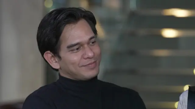 Di Antara Dua Cinta