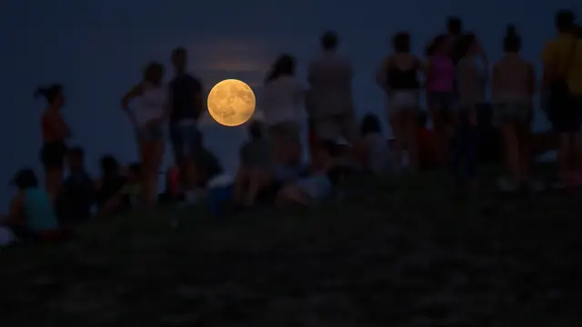 Keindahan Gerhana Bulan di Berbagai Belahan Dunia