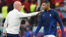 Aksi mulia Mbappe tersebut pun mendapatkan pujian dari berbagai pihak dan Prancis mengakhir laga dengan kemenangan. (AFP/Franck Fife)