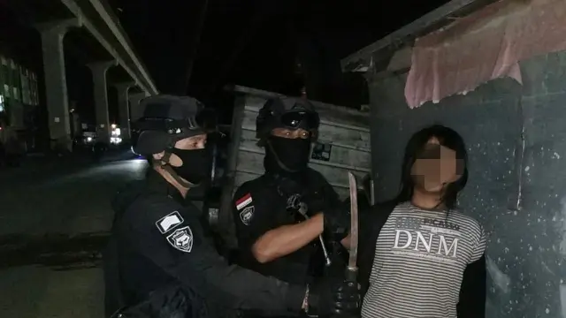 Aksi Nyeleneh Remaja di Palembang Cari Pacar dengan Bermodal Celurit