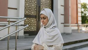 Ilustrasi Wanita Muslim Berdoa (Sumber: Pexels)