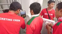 Stadion Utama Gelora Bung Karno dengan sistem barcode untuk tiket masuk. (Bola.com/Muhammad Ivan Rida)