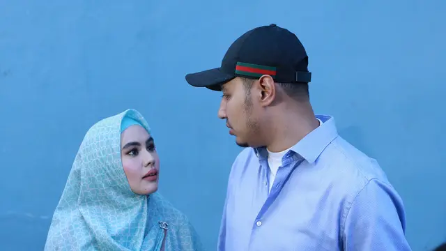 [Fimela] Kartika Putri dan Suami