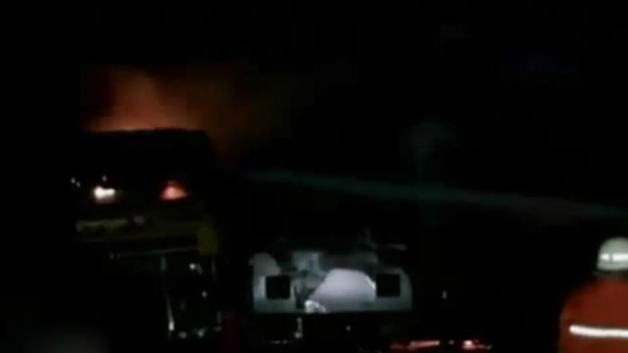Segmen 1: 15 Transjakarta Terbakar hingga Demo Buruh di Daerah