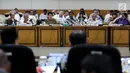 Suasana saat rapat konsultasi dengan pimpinan DPR yang dihadiri oleh Mensos Idrus Marham, Menkes Nila F Moeloek dan Menteri PUPR Basuki Hadimuljono di Kompleks Parlemen, Jakarta, Kamis (1/2). (Liputan6.com/JohanTallo)