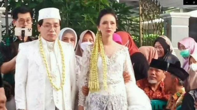 Pernikahan Lee Minho dengan Puput