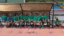 Para pemain Timnas Indonesia bersantai usai melakukan latihan di Stadion Rizal Memorial, Manila, (23/11/2016).  (Bola.com/Nicklas Hanoatubun)
