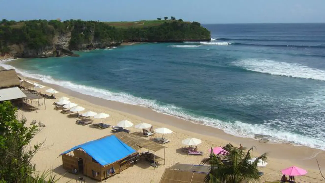 Top 5 Lifestyle: 10 Pantai Terbaik di Indonesia Bikin Penasaran