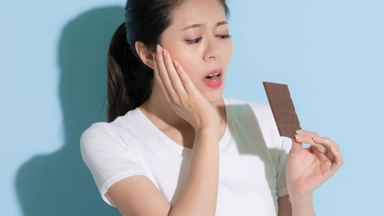 Ngilu saat Ngemil? Jangan-Jangan karena  Gigi Anda Sensitif